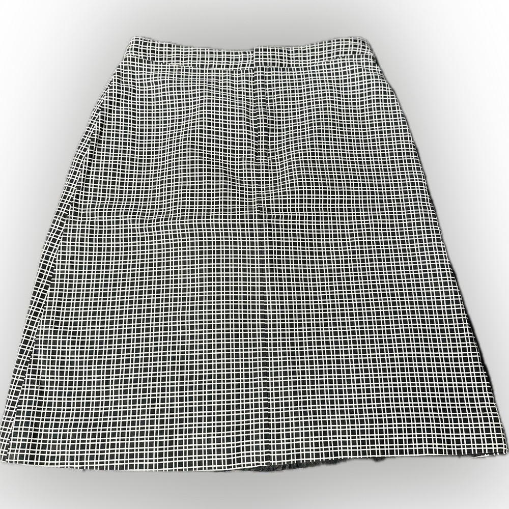 Banana Republic - Asymmetrical Black and White skirt
